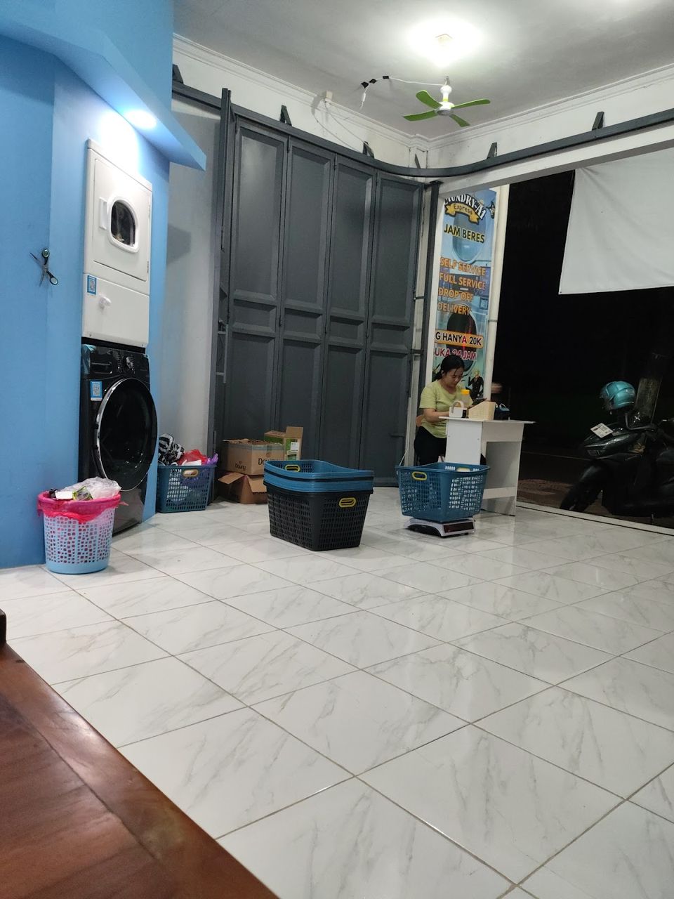 Area dalam toko